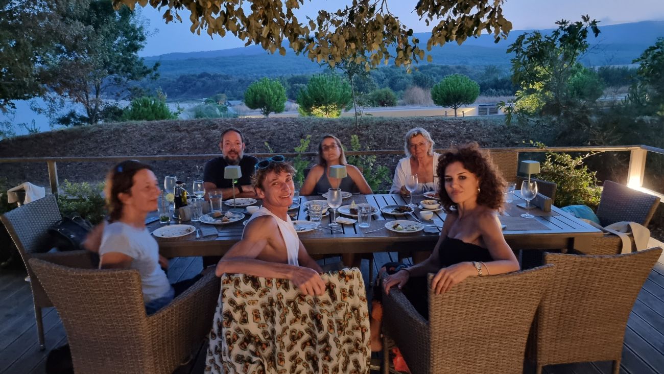 Gemeinsames Abendessen in lokalem Restaurant