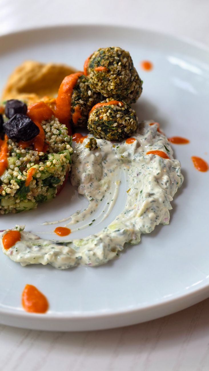 Kräuter-Falafel mit Tzatziki